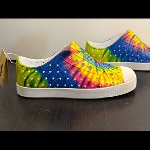 Native Jefferson Print Shoes Neon Multi Tie Dye Big Kids US J2/EU 33.5